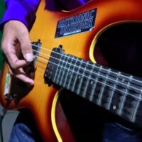 pengalaman seru belajar bermain gitar